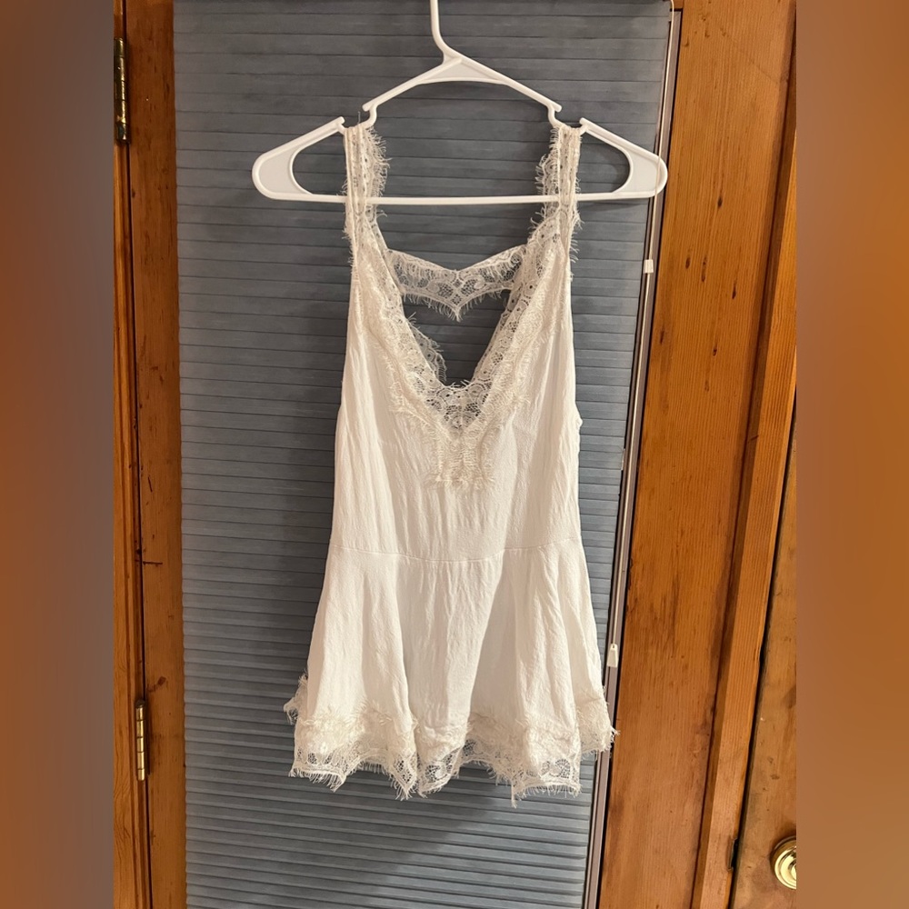 Forever 21 Lace Detailed V-neck Tank Top